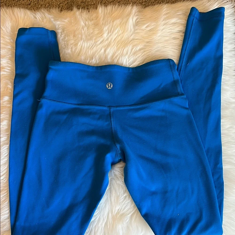 Women’s blue/black Lulu reversible Lemon leggings- great condition - Sz 2